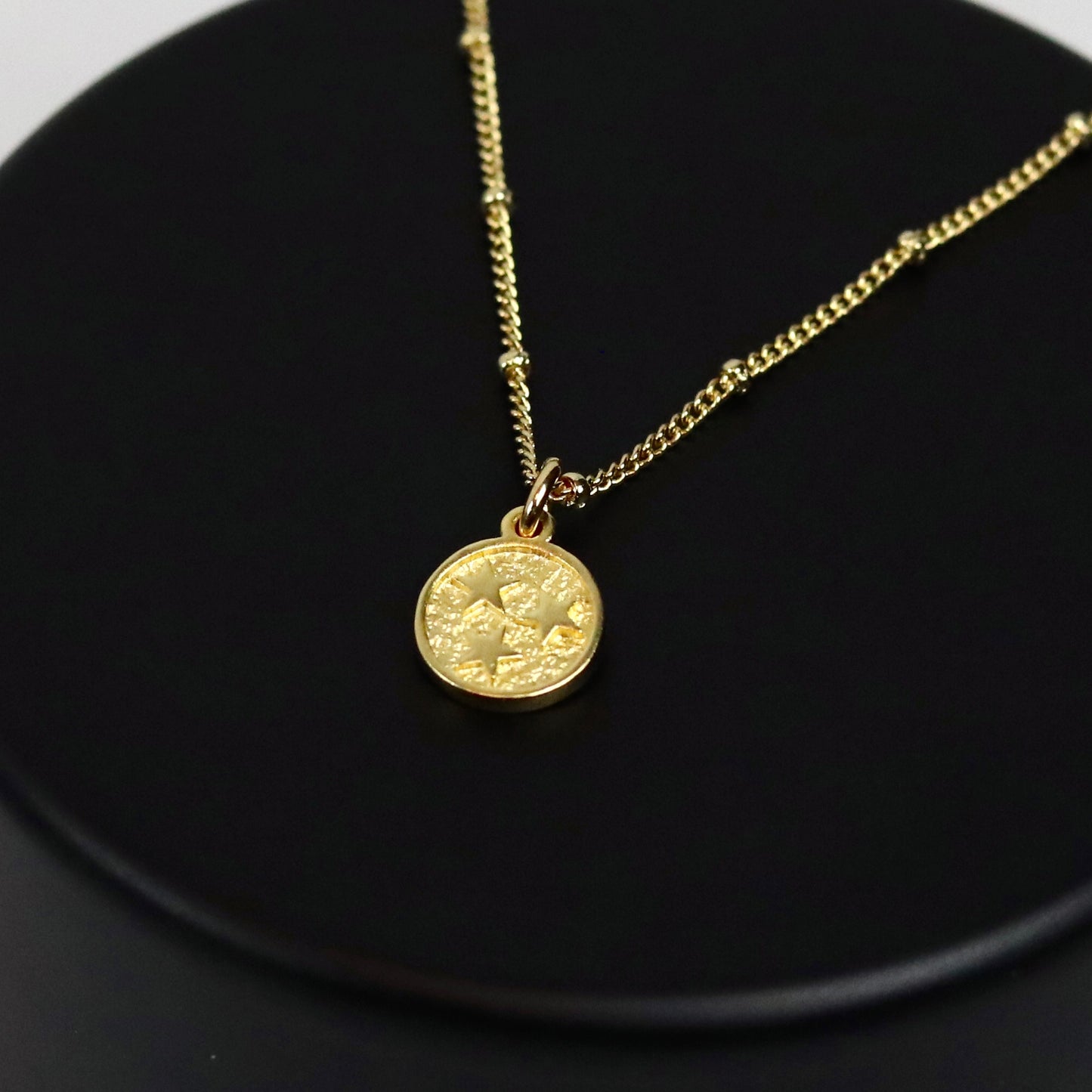 Tristar necklace 22k gold